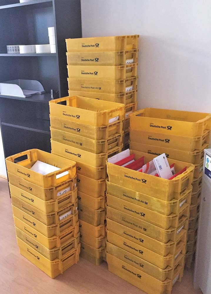 Fuenf Jahre RedPaperCenter Koeln Gelbe Postkisten